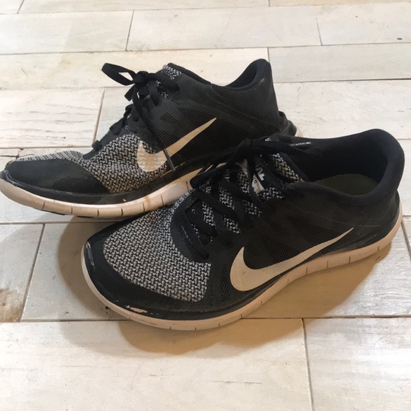 Nike Shoes - Nike Free Run
